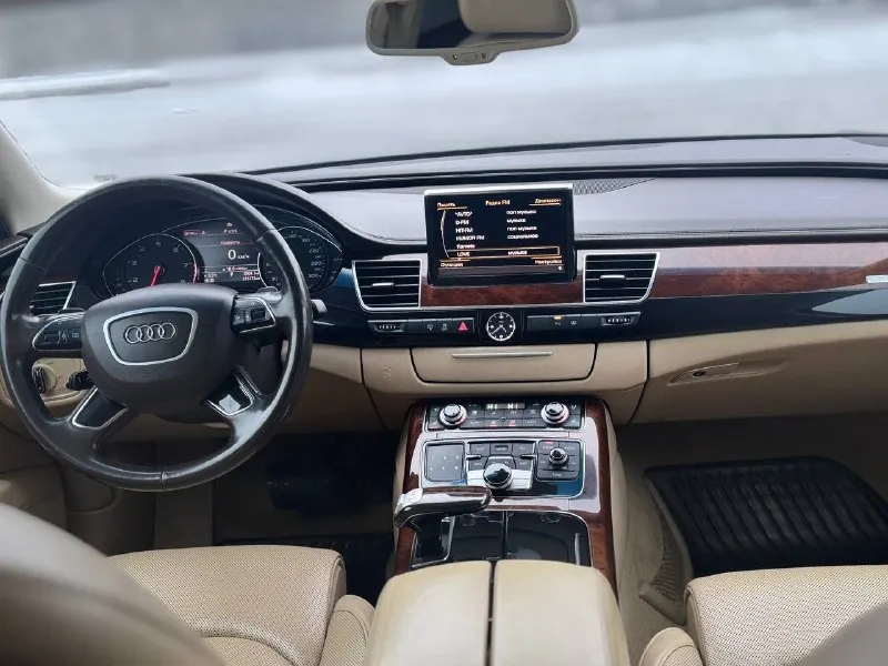 Здравствуйте, продам audi a8 2012 год, 4.2 бензин, машина в отличном состоянии! двигатель полностью обслужен, не шумит и масло не ест. автомат в идеальном состоянии, пневма и ходовая обслужена. полный привод, вся в заводской краске, все подушки и железо заводское. лонг версия. жирная комплектация: доводчики дверей, капитан сидения, эл. регулировка всех сидений, обдувы, обогревы, памяти, люк и очень много другого, вообщем сел и поехал, цена 1.700000руб (цена без номеров, с номерами договорная) хорошим людям торг у капота! номер +7 (949) 126-78-64. 📞 звоните: +7(949)1267864 - фотография - 8