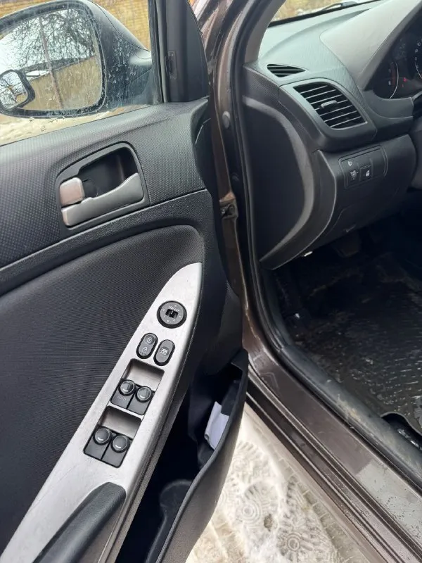 ✅цена 880 т руб. год. 2015 hyundai solaris машинка по технике все в идеале по двигателю по коробке все чётко в отличном состоянии все идеально. работает без вложений я хозяин. коробка автомат двигатель. 1.6. 123л. пробег. 186 тысячи кузов рестайлинг. ☎+79495695833. донецк. с полным переоформлением мрэо - фотография - 7