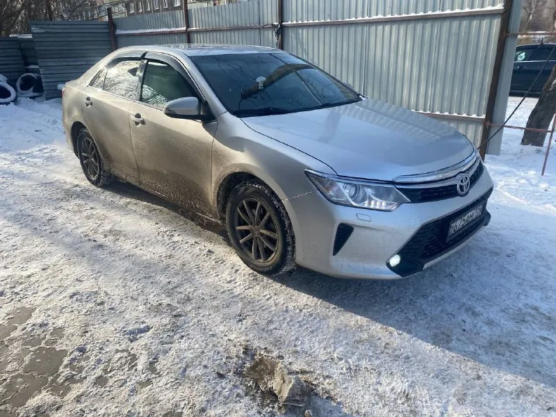 Продам toyota camry 50, 2013 год, ат 2.5 л. 181л. с. пробег 262.500км. чистый европеец, делал хорошую шумоизоляцию, новые тормозные диски, датчик дождя, музыка играет четко, новые задние стойки, стоит хорошая led - оптика, 3 ключа, цепь грм поменяна, двигатель работает хорошо, ходовая обслужена, диски r19, резина стоит continental, есть комплект зимней резины, на дисках r16, сейчас стоит, в машине никогда не курили, машина находиться в мариуполе, продажа из за покупки нового автомобиля, обмен не интересует, цена 1🍋370 р. , торг реальному покупателю у капота, все вопросы по телефону +79497048102 - фотография - 7