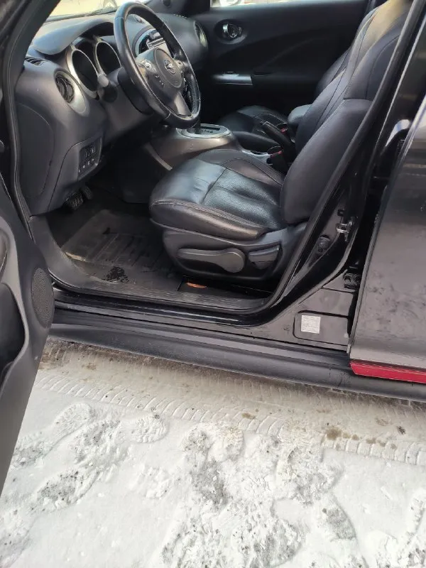 🚘продаю автомобиль :nissan juke( рестайлинг !)🔥 📅год выпуска : 2014 ( эксплуатация с 2015) 💵цена : 1.150.000 📝описание : пробег 160 200, двигатель 1.6 117 л. с работает идеально. вариатор (cvt) работает идеально. максимальная комплектация для этой модели (редкая): -электро-стеклоподъемники передних и задних дверей -подогрев сидений -электро-складывание зеркал -мультируль -климат-круиз-контроль - система кругового обзора+парктроники передние и задние с голосовым предупреждением, система контроля рядности движения -задние датчики парковки -камера заднего вида -камера 360 -abs, esp -навигация -датчики слепых зон -черный кожаный салон -кнопка старт-стоп -бесключевой доступ автомобиль чёрного цвета с красными внешними декоративными накладками. выглядит очень эффектно. служил верой и правдой, причина продажи - покупка автомобиля выше классом. в такой комплектации машин на рынке не так уж много. летние шины в подарок! тел: +7949 352 53 74 - фотография - 10