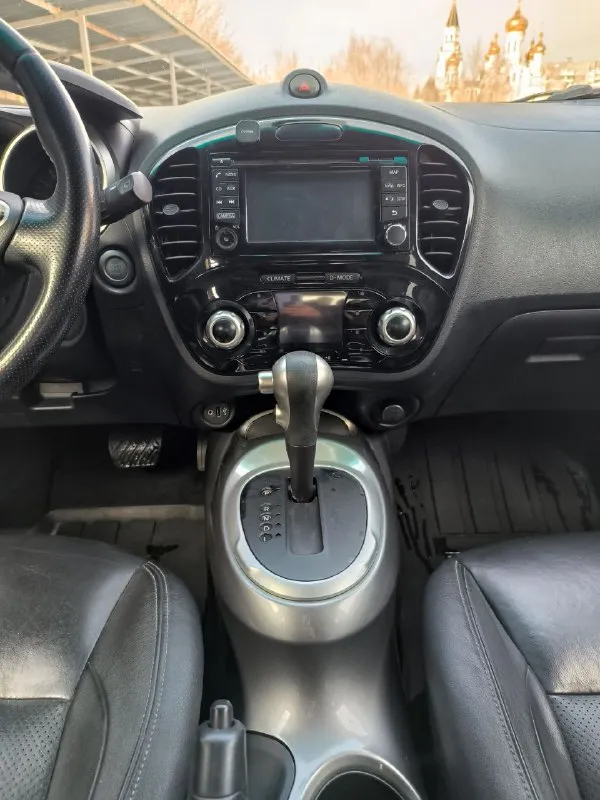 🚘продаю автомобиль :nissan juke( рестайлинг !)🔥 📅год выпуска : 2014 ( эксплуатация с 2015) 💵цена : 1.150.000 📝описание : пробег 160 200, двигатель 1.6 117 л. с работает идеально. вариатор (cvt) работает идеально. максимальная комплектация для этой модели (редкая): -электро-стеклоподъемники передних и задних дверей -подогрев сидений -электро-складывание зеркал -мультируль -климат-круиз-контроль - система кругового обзора+парктроники передние и задние с голосовым предупреждением, система контроля рядности движения -задние датчики парковки -камера заднего вида -камера 360 -abs, esp -навигация -датчики слепых зон -черный кожаный салон -кнопка старт-стоп -бесключевой доступ автомобиль чёрного цвета с красными внешними декоративными накладками. выглядит очень эффектно. служил верой и правдой, причина продажи - покупка автомобиля выше классом. в такой комплектации машин на рынке не так уж много. летние шины в подарок! тел: +7949 352 53 74 - фотография - 6