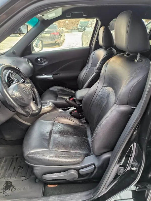 🚘продаю автомобиль :nissan juke( рестайлинг !)🔥 📅год выпуска : 2014 ( эксплуатация с 2015) 💵цена : 1.150.000 📝описание : пробег 160 200, двигатель 1.6 117 л. с работает идеально. вариатор (cvt) работает идеально. максимальная комплектация для этой модели (редкая): -электро-стеклоподъемники передних и задних дверей -подогрев сидений -электро-складывание зеркал -мультируль -климат-круиз-контроль - система кругового обзора+парктроники передние и задние с голосовым предупреждением, система контроля рядности движения -задние датчики парковки -камера заднего вида -камера 360 -abs, esp -навигация -датчики слепых зон -черный кожаный салон -кнопка старт-стоп -бесключевой доступ автомобиль чёрного цвета с красными внешними декоративными накладками. выглядит очень эффектно. служил верой и правдой, причина продажи - покупка автомобиля выше классом. в такой комплектации машин на рынке не так уж много. летние шины в подарок! тел: +7949 352 53 74 - фотография - 7