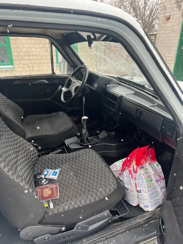 Продам ниву в хорошем состоянии, 2008 год, днище переварено, двигатель, ходовая, коробка передач в отличном состоянии, документы в полном порядке, машина на новых литых дисках, резина новая, рычаг кпп переделан под короткие передачи, led оптика, салон, панели и прочее от нивы урбан, все изменения внесены в документы. машина в отличном состоянии для своих лет! +79259572411 цена: 300 ₽, торг у капота. автомобиль находится в еленовке - фотография - 5