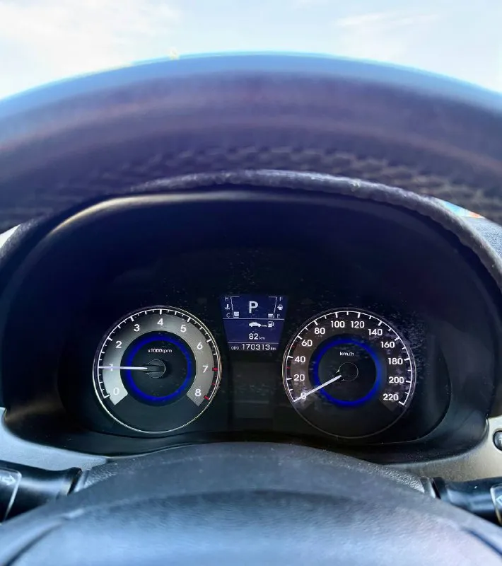 🇰🇵 hyundai solaris 💰цена: 790 000р 🏢город: мариуполь 📅год выпуска: 2012 🧾пробег: 170 313км. ⚙️двигатель: 1.6 ⛽топливо: бензин ⚙️кпп: автомат 📞 телефон: +7-949-727-41-51 +7-949-551-91-52 +7-989-263-55-56 💾 описание: solaris зарекомендовал себя на российском рынке как универсальный, практичный и надежный автомобиль для тех, кому важны экономичность, надёжность и комфорт. 🍒 очень красивый цвет ✅ коробка автомат ✅ оригинальный пробег ✅ отличное состояние как внешне, так и технически максимальная комплектация «premium»: бесключевой доступ, start-stop, климат-контроль, кожаный мульти-руль, 4 электростеклоподьемника, электропривод зеркал, подогрев сидений, обогрев зоны дворников, птф, гидроусилитель, airbag, abs, магнитола с bluetooth, камера заднего вида, eva коврики, новые чехлы из экокожи, оригинальные литые диски r16 на новой зимней резине. улица шевченко 269 🏦 возможна продажа в кредит по двум документам. - фотография - 10