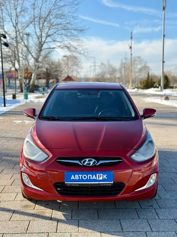 🇰🇵 hyundai solaris 💰цена: 790 000р 🏢город: мариуполь 📅год выпуска: 2012 🧾пробег: 170 313км. ⚙️двигатель: 1.6 ⛽топливо: бензин ⚙️кпп: автомат 📞 телефон: +7-949-727-41-51 +7-949-551-91-52 +7-989-263-55-56 💾 описание: solaris зарекомендовал себя на российском рынке как универсальный, практичный и надежный автомобиль для тех, кому важны экономичность, надёжность и комфорт. 🍒 очень красивый цвет ✅ коробка автомат ✅ оригинальный пробег ✅ отличное состояние как внешне, так и технически максимальная комплектация «premium»: бесключевой доступ, start-stop, климат-контроль, кожаный мульти-руль, 4 электростеклоподьемника, электропривод зеркал, подогрев сидений, обогрев зоны дворников, птф, гидроусилитель, airbag, abs, магнитола с bluetooth, камера заднего вида, eva коврики, новые чехлы из экокожи, оригинальные литые диски r16 на новой зимней резине. улица шевченко 269 🏦 возможна продажа в кредит по двум документам. - фотография - 2