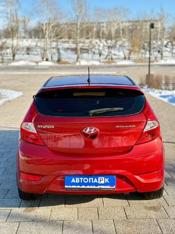 🇰🇵 hyundai solaris 💰цена: 790 000р 🏢город: мариуполь 📅год выпуска: 2012 🧾пробег: 170 313км. ⚙️двигатель: 1.6 ⛽топливо: бензин ⚙️кпп: автомат 📞 телефон: +7-949-727-41-51 +7-949-551-91-52 +7-989-263-55-56 💾 описание: solaris зарекомендовал себя на российском рынке как универсальный, практичный и надежный автомобиль для тех, кому важны экономичность, надёжность и комфорт. 🍒 очень красивый цвет ✅ коробка автомат ✅ оригинальный пробег ✅ отличное состояние как внешне, так и технически максимальная комплектация «premium»: бесключевой доступ, start-stop, климат-контроль, кожаный мульти-руль, 4 электростеклоподьемника, электропривод зеркал, подогрев сидений, обогрев зоны дворников, птф, гидроусилитель, airbag, abs, магнитола с bluetooth, камера заднего вида, eva коврики, новые чехлы из экокожи, оригинальные литые диски r16 на новой зимней резине. улица шевченко 269 🏦 возможна продажа в кредит по двум документам. - фотография - 5