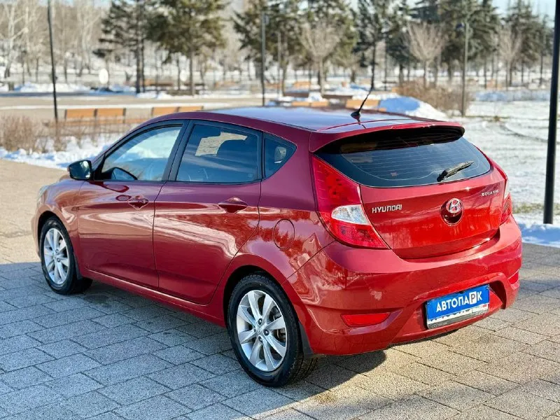 🇰🇵 hyundai solaris 💰цена: 790 000р 🏢город: мариуполь 📅год выпуска: 2012 🧾пробег: 170 313км. ⚙️двигатель: 1.6 ⛽топливо: бензин ⚙️кпп: автомат 📞 телефон: +7-949-727-41-51 +7-949-551-91-52 +7-989-263-55-56 💾 описание: solaris зарекомендовал себя на российском рынке как универсальный, практичный и надежный автомобиль для тех, кому важны экономичность, надёжность и комфорт. 🍒 очень красивый цвет ✅ коробка автомат ✅ оригинальный пробег ✅ отличное состояние как внешне, так и технически максимальная комплектация «premium»: бесключевой доступ, start-stop, климат-контроль, кожаный мульти-руль, 4 электростеклоподьемника, электропривод зеркал, подогрев сидений, обогрев зоны дворников, птф, гидроусилитель, airbag, abs, магнитола с bluetooth, камера заднего вида, eva коврики, новые чехлы из экокожи, оригинальные литые диски r16 на новой зимней резине. улица шевченко 269 🏦 возможна продажа в кредит по двум документам. - фотография - 6