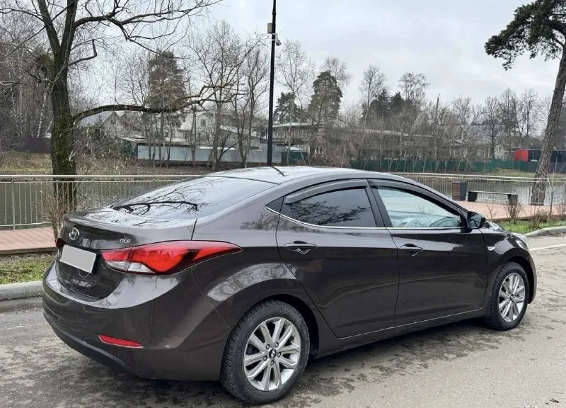 Приветствую всех ! ❗️в продаже hyundai elantra 1.6 at, 2015г❗️ vin ‼️ kmhdg41cagu607928‼️ ✅ 135,000 родного пробега ✅ 1 хозяин за всю историю авто ✅ кристальна чистая автотека ✅ хорошая комплектация - обогрев руля, передних, задних сидений - электро привод зеркал - мульти руль - датчик дождя и света - автомобиль в отличном состоянии. двигатель и коробка работают без замечаний. - по кузову без дтп, царапин, сколов и т. д. - кузов в заводском окрасе ! - все расходники своевременно обслуживали. - по подвеске все отлично, вопросов не имеется. - перед продажей автомобиль полностью обслужен. - все остекление родное - салон не прокуренный чистый и ухоженный. - электрика вся работает. хороший, качественный автомобиль за свои деньги, на все вопросы отвечу по телефону. больше фото могу скинуть в личку ‼️ +7 925 879 0983 ‼️ ‼️цена - 1,320,000‼️ ‼️торг небольшой ‼️ ‼️ обмен не предлагать ‼️ - фотография - 4