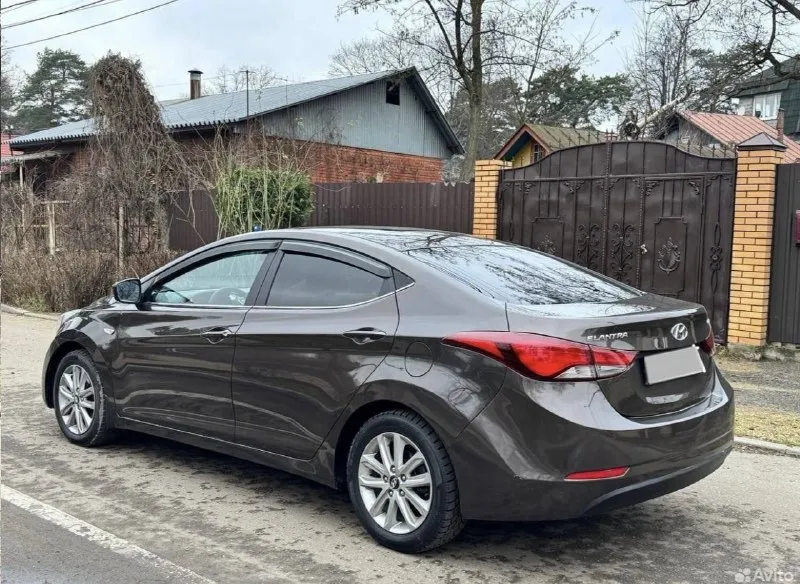 Приветствую всех ! ❗️в продаже hyundai elantra 1.6 at, 2015г❗️ vin ‼️ kmhdg41cagu607928‼️ ✅ 135,000 родного пробега ✅ 1 хозяин за всю историю авто ✅ кристальна чистая автотека ✅ хорошая комплектация - обогрев руля, передних, задних сидений - электро привод зеркал - мульти руль - датчик дождя и света - автомобиль в отличном состоянии. двигатель и коробка работают без замечаний. - по кузову без дтп, царапин, сколов и т. д. - кузов в заводском окрасе ! - все расходники своевременно обслуживали. - по подвеске все отлично, вопросов не имеется. - перед продажей автомобиль полностью обслужен. - все остекление родное - салон не прокуренный чистый и ухоженный. - электрика вся работает. хороший, качественный автомобиль за свои деньги, на все вопросы отвечу по телефону. больше фото могу скинуть в личку ‼️ +7 925 879 0983 ‼️ ‼️цена - 1,320,000‼️ ‼️торг небольшой ‼️ ‼️ обмен не предлагать ‼️ - фотография - 5