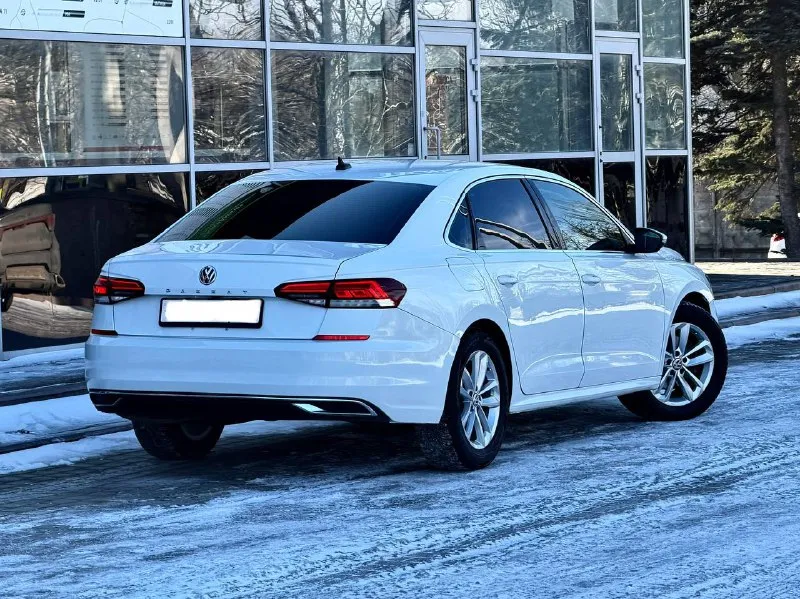 Volkswagen passat год выпуска - 2020 двигатель - 2.0tsi кпп - автомат цена - 1.980.000₽ пробег - 98.000 тел. +79493902663 либо: +7 (949) 679-98-14 продам раскошный седан который находиться в идеальном состоянии по всем параметрам. с мощным и экономичным двигателем и надежной автоматической кпп asin. по кузову без единого изъяна. богатая комплектация: кожаный салон; бесключевой доступ; мертвые зоны в зеркалах; адаптивный круиз-контроль с дистроником; подогревы сидений; кнопка start-stop; двухзонный климат-контроль; датчик света и дождя; полный бортовой компьютер; штатная сенсорная мультимедиа со всеми современными плюшками; помощь при выезде с парковки; удержание полосы; камера заднего вида; эл. зеркала с подогревом; штатная biled оптика и многое другое. кто ищет живой passat с одним хозяином и родным пробегом - звоните ( связь не всегда хорошая, на этих же номерах есть telegram ) 📲 tg: @vladimir_23_23_23 📞 звоните: +7(949)3902663 - фотография - 2
