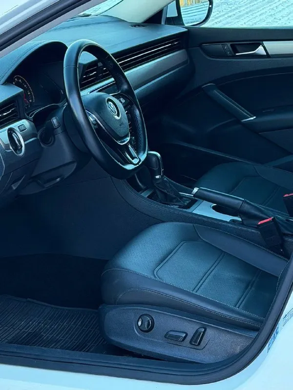 Volkswagen passat год выпуска - 2020 двигатель - 2.0tsi кпп - автомат цена - 1.980.000₽ пробег - 98.000 тел. +79493902663 либо: +7 (949) 679-98-14 продам раскошный седан который находиться в идеальном состоянии по всем параметрам. с мощным и экономичным двигателем и надежной автоматической кпп asin. по кузову без единого изъяна. богатая комплектация: кожаный салон; бесключевой доступ; мертвые зоны в зеркалах; адаптивный круиз-контроль с дистроником; подогревы сидений; кнопка start-stop; двухзонный климат-контроль; датчик света и дождя; полный бортовой компьютер; штатная сенсорная мультимедиа со всеми современными плюшками; помощь при выезде с парковки; удержание полосы; камера заднего вида; эл. зеркала с подогревом; штатная biled оптика и многое другое. кто ищет живой passat с одним хозяином и родным пробегом - звоните ( связь не всегда хорошая, на этих же номерах есть telegram ) 📲 tg: @vladimir_23_23_23 📞 звоните: +7(949)3902663 - фотография - 6