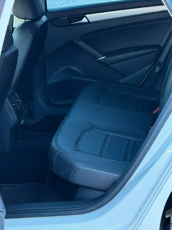 Volkswagen passat год выпуска - 2020 двигатель - 2.0tsi кпп - автомат цена - 1.980.000₽ пробег - 98.000 тел. +79493902663 либо: +7 (949) 679-98-14 продам раскошный седан который находиться в идеальном состоянии по всем параметрам. с мощным и экономичным двигателем и надежной автоматической кпп asin. по кузову без единого изъяна. богатая комплектация: кожаный салон; бесключевой доступ; мертвые зоны в зеркалах; адаптивный круиз-контроль с дистроником; подогревы сидений; кнопка start-stop; двухзонный климат-контроль; датчик света и дождя; полный бортовой компьютер; штатная сенсорная мультимедиа со всеми современными плюшками; помощь при выезде с парковки; удержание полосы; камера заднего вида; эл. зеркала с подогревом; штатная biled оптика и многое другое. кто ищет живой passat с одним хозяином и родным пробегом - звоните ( связь не всегда хорошая, на этих же номерах есть telegram ) 📲 tg: @vladimir_23_23_23 📞 звоните: +7(949)3902663 - фотография - 7