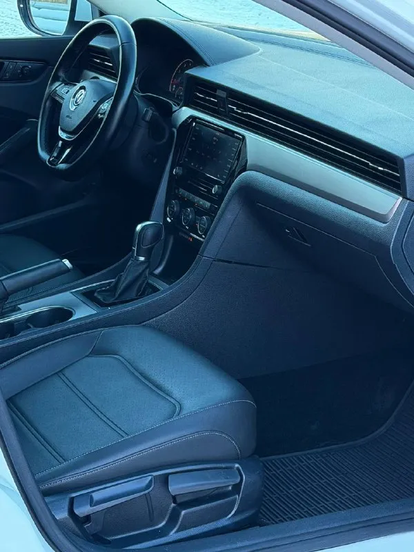 Volkswagen passat год выпуска - 2020 двигатель - 2.0tsi кпп - автомат цена - 1.980.000₽ пробег - 98.000 тел. +79493902663 либо: +7 (949) 679-98-14 продам раскошный седан который находиться в идеальном состоянии по всем параметрам. с мощным и экономичным двигателем и надежной автоматической кпп asin. по кузову без единого изъяна. богатая комплектация: кожаный салон; бесключевой доступ; мертвые зоны в зеркалах; адаптивный круиз-контроль с дистроником; подогревы сидений; кнопка start-stop; двухзонный климат-контроль; датчик света и дождя; полный бортовой компьютер; штатная сенсорная мультимедиа со всеми современными плюшками; помощь при выезде с парковки; удержание полосы; камера заднего вида; эл. зеркала с подогревом; штатная biled оптика и многое другое. кто ищет живой passat с одним хозяином и родным пробегом - звоните ( связь не всегда хорошая, на этих же номерах есть telegram ) 📲 tg: @vladimir_23_23_23 📞 звоните: +7(949)3902663 - фотография - 8