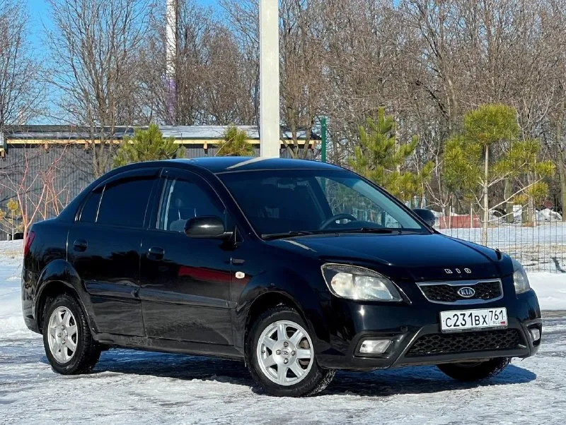 Продаю автомобиль kio rio в идеальном состоянии!
Год выпуска:2010
Пробег:234.000(оригинальный)
Птс оригинал.
Кузов не участвовал в дтп и полностью оцинкован.
Зелёная автотека ✅
Возможна продажа в кредит!!!

Автомобиль полностью обслужен и не требует дополнительных вложений в ближайшее время. Недавно было проведено полное техническое обслуживание с заменой грм, помпы, масла, фильтров и свечей. Геометрия кузова идеальна, а система безопасности находится в полном порядке.

Двигатель работает как часы — тихо и без расхода масла. Механическая коробка передач переключается мягко и легко, а ходовая часть не издаёт никаких стуков, стоит новая резина r 15.

В комплектацию входят климат контроль исправно функционирует, электрические стеклоподъёмники, подогрев сидений, бортовой компьютер, гидроусилитель руля, подушки безопасности airbag, abs, установлена сигнализация star line.

Кузов не имеет ржавчины и гнили — днище, пороги, стаканы, лонжероны, арки крыльев и низы дверей всё цело
Донецк
Цена:620.000₽
+79494355183 - фотография - 1