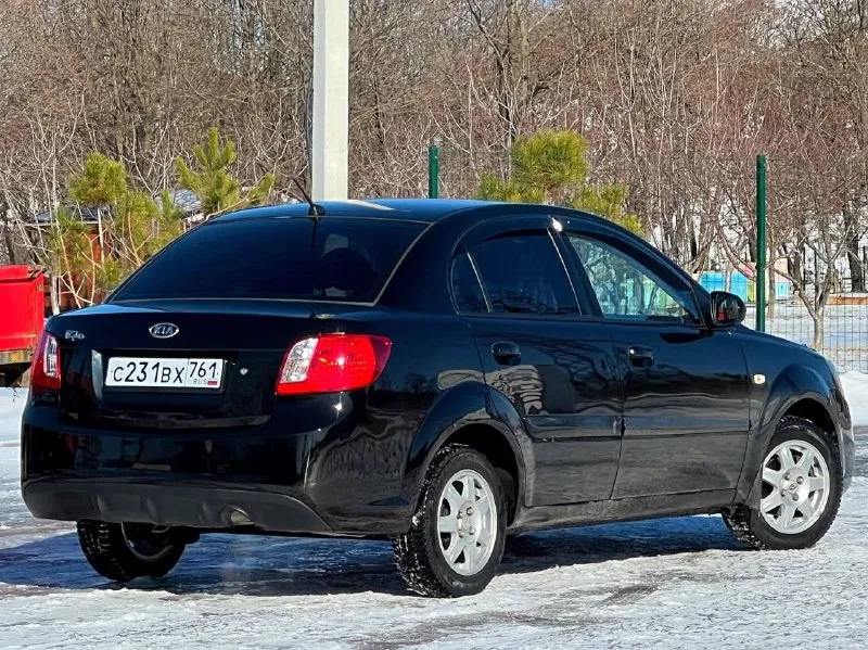 Продаю автомобиль kio rio в идеальном состоянии!
Год выпуска:2010
Пробег:234.000(оригинальный)
Птс оригинал.
Кузов не участвовал в дтп и полностью оцинкован.
Зелёная автотека ✅
Возможна продажа в кредит!!!

Автомобиль полностью обслужен и не требует дополнительных вложений в ближайшее время. Недавно было проведено полное техническое обслуживание с заменой грм, помпы, масла, фильтров и свечей. Геометрия кузова идеальна, а система безопасности находится в полном порядке.

Двигатель работает как часы — тихо и без расхода масла. Механическая коробка передач переключается мягко и легко, а ходовая часть не издаёт никаких стуков, стоит новая резина r 15.

В комплектацию входят климат контроль исправно функционирует, электрические стеклоподъёмники, подогрев сидений, бортовой компьютер, гидроусилитель руля, подушки безопасности airbag, abs, установлена сигнализация star line.

Кузов не имеет ржавчины и гнили — днище, пороги, стаканы, лонжероны, арки крыльев и низы дверей всё цело
Донецк
Цена:620.000₽
+79494355183 - фотография - 3