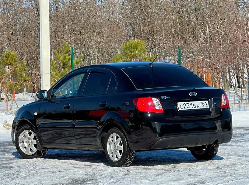 Продаю автомобиль kio rio в идеальном состоянии!
Год выпуска:2010
Пробег:234.000(оригинальный)
Птс оригинал.
Кузов не участвовал в дтп и полностью оцинкован.
Зелёная автотека ✅
Возможна продажа в кредит!!!

Автомобиль полностью обслужен и не требует дополнительных вложений в ближайшее время. Недавно было проведено полное техническое обслуживание с заменой грм, помпы, масла, фильтров и свечей. Геометрия кузова идеальна, а система безопасности находится в полном порядке.

Двигатель работает как часы — тихо и без расхода масла. Механическая коробка передач переключается мягко и легко, а ходовая часть не издаёт никаких стуков, стоит новая резина r 15.

В комплектацию входят климат контроль исправно функционирует, электрические стеклоподъёмники, подогрев сидений, бортовой компьютер, гидроусилитель руля, подушки безопасности airbag, abs, установлена сигнализация star line.

Кузов не имеет ржавчины и гнили — днище, пороги, стаканы, лонжероны, арки крыльев и низы дверей всё цело
Донецк
Цена:620.000₽
+79494355183 - фотография - 4