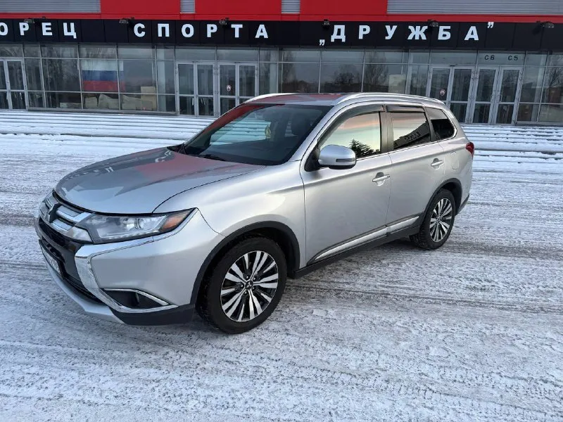 Mitsubishi outlander 2019 2.4 л, полный привод, 7 мест, климат, бесключевой доступ, подогрев сидений... - фотография