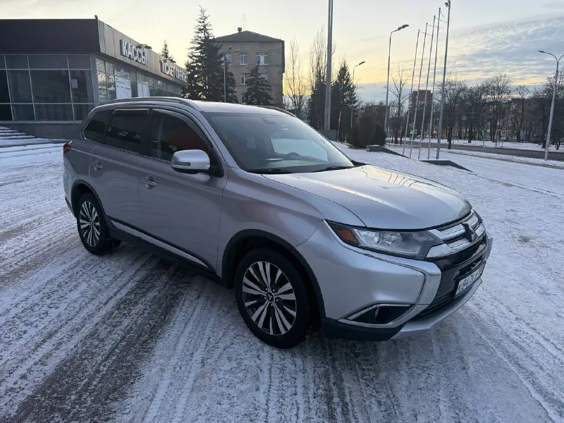 Mitsubishi outlander 2019 2.4 л, полный привод, 7 мест, климат, бесключевой доступ, подогрев сидений, кожа, 2 комплекта резины, пробег 95 т км донецк, цена 2.050.000 рублей +79493145500 - фотография - 2