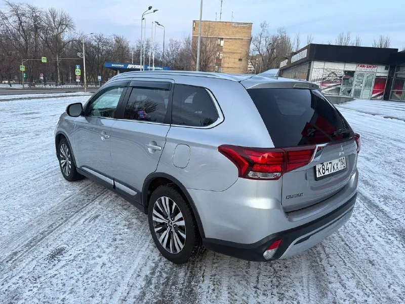 Mitsubishi outlander 2019 2.4 л, полный привод, 7 мест, климат, бесключевой доступ, подогрев сидений, кожа, 2 комплекта резины, пробег 95 т км донецк, цена 2.050.000 рублей +79493145500 - фотография - 3