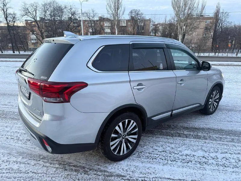 Mitsubishi outlander 2019 2.4 л, полный привод, 7 мест, климат, бесключевой доступ, подогрев сидений, кожа, 2 комплекта резины, пробег 95 т км донецк, цена 2.050.000 рублей +79493145500 - фотография - 4