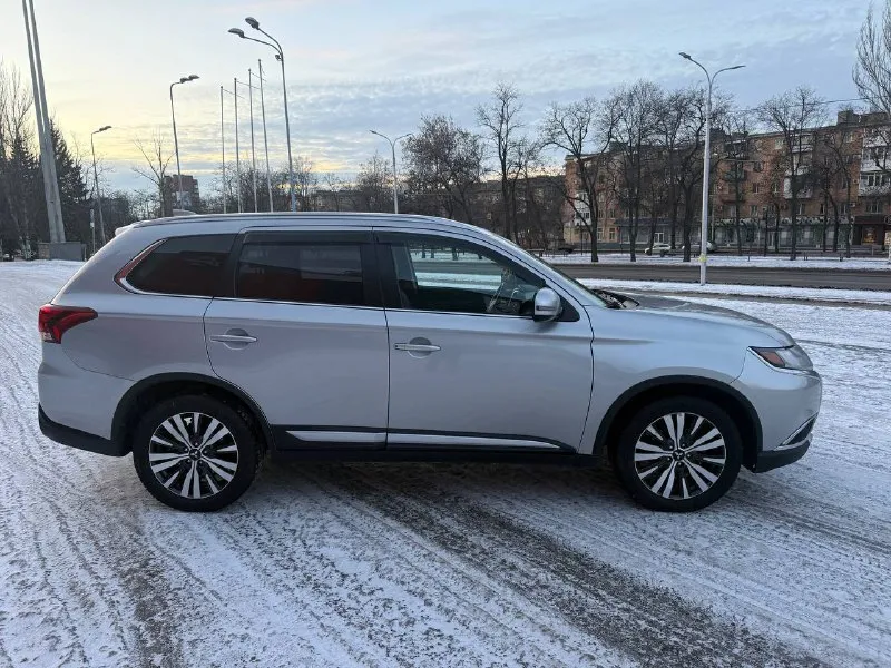 Mitsubishi outlander 2019 2.4 л, полный привод, 7 мест, климат, бесключевой доступ, подогрев сидений, кожа, 2 комплекта резины, пробег 95 т км донецк, цена 2.050.000 рублей +79493145500 - фотография - 7