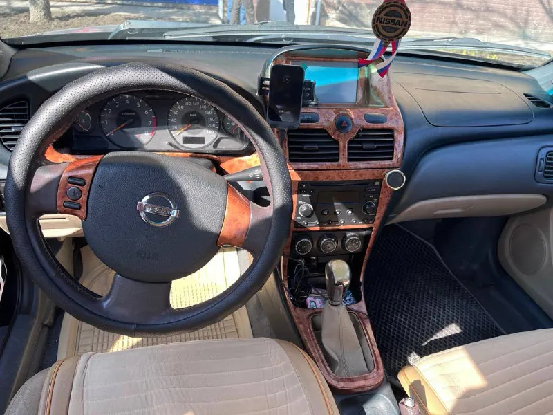 Nissan almera classic, 2007 b10 комплектация samsung — надежный японец на каждый день основные характеристики: • двигатель: 1.6 (107 л. с.), работает ровно, масло не ест. • коробка: механика — переключается плавно, без нареканий. • пробег: 237.000км. пробег не скручен. я второй владелец. владела девушка. состояние и обслуживание: автомобиль всегда обслуживался вовремя и оригинальными запчастями. за последнее время было сделано: замена масла, элементов подвески, новый радиатор, комплект сцепления. подвеска отрабатывает отлично, посторонних шумов нет. салон чистый, не прокуренный. по кузову есть некритические изъяны, пороги требуют внимания незначительного, что вполне естественно для автомобиля этого года. юридически полностью чистая, ( евро 4 вписана в техпаспорт), штрафов и обременений нет. птс оригинал. цена: 640.000руб. реальному покупателю - торг у капота. по номеру +79497179348 если не будет доступен по второму : +79497152397 📞 звоните: +7(949)7179348 - фотография - 3