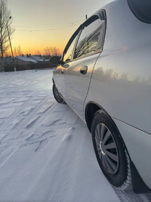 Продажа от владельца! продам daewoo sens 1.3 2006 год. авто в отличном состоянии, куплен в донецке в автосалоне, с момента покупки один собственник. пробег родной !!! 61000 км. автомобиль весь в родной краске, в дтп не была, есть минимальные возрастные дефекты. все стекла родные, включая лобовое. бережная эксплуатация, гаражное хранение. салон в идеальном состоянии. по технической части, все исправно. стоит ( зарегистрирован ) новые два комплекта резины ( зима ikon, лето) хорошая музыка, сигнализация. автомобиль полностью обслужен, вложений не требует. переоформление в мрэо без проблем. енакиево цена 380 тысяч рублей. реальному покупателю хороший торг ! тел: +79493126307 ( телеграмм, макс) 📞 звоните: +7(949)3126307 - фотография - 7