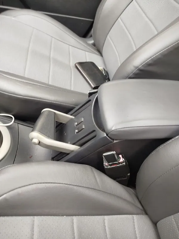 В продаже renault меган 2 в редкой комплектации. -панорамная крыша. - датчик дождя -датчик света - видеорегистратор. - андроид магнитола (есть и оригинал) - сопровождение светом владельца в темное время суток. -доводчик всех стекол и люка. -кнопка старт стоп -управление на руле -громкая связь - датчики давления в шинах -камера заднего вида -обогрев зеркал -подогрев передних сидений. -полноценный климат контроль салона. -два комплекта колес на оригинальных дисках (лето на летье, зима на штамповках. резина в очень хорошем состоянии как зима так и лето. ) пробег оригинальный 100%. машина без единого окраса но есть жизненные коцки. стекла все в круг родные. по авто есть все записи за последние 5 лет. когда и какие расходники менялись. с такой комплектацией и историей, большая редкость на авторынке. прошу прошение за фото с грязным авто. мыть погода не позволяет (морозы). больше фото и видео по запросу. не большой торг у капота. цена 600 т +79494047844 го 📞 звоните: +7(949)4047844 - фотография - 4