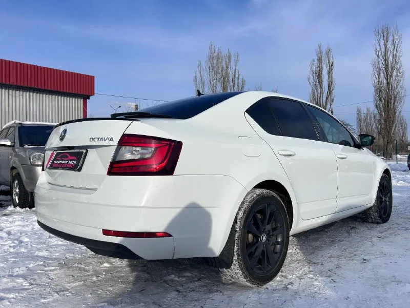 Skoda octavia a7 год 2019 объём 1.4 tsi gen 3 коробка dsg dq 250 пробег 150.000 2 собственника 2 комплекта ключей после большого то заменено сцепление маховик грм масло в двс и комплектация black edition; полный стеклопакет электро зеркала. датчик света датчик дождя. передняя задняя туманка, полный мультируль, круиз контроль, большая мультимедиа с подключением carplay android auto, камера заднего вида, парктроники перед/зад, двух зонный климат контроль, подогревы всех сидений перед/зад, резетка 220v. беспроводная зарядка. 3 режима езды. подогрев лобового, подогрев заднего стекла и боковых зеркал, подогрев руля, адаптивная оптика. омыватели фар. ✅цена: 2.250.000✅✅ ✅номер +79180184337🤳🏻 📞 звоните: +7(918)0184337 - фотография - 4
