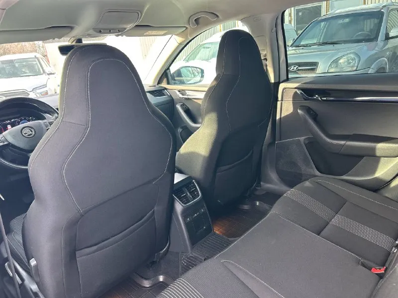 Skoda octavia a7 год 2019 объём 1.4 tsi gen 3 коробка dsg dq 250 пробег 150.000 2 собственника 2 комплекта ключей после большого то заменено сцепление маховик грм масло в двс и комплектация black edition; полный стеклопакет электро зеркала. датчик света датчик дождя. передняя задняя туманка, полный мультируль, круиз контроль, большая мультимедиа с подключением carplay android auto, камера заднего вида, парктроники перед/зад, двух зонный климат контроль, подогревы всех сидений перед/зад, резетка 220v. беспроводная зарядка. 3 режима езды. подогрев лобового, подогрев заднего стекла и боковых зеркал, подогрев руля, адаптивная оптика. омыватели фар. ✅цена: 2.250.000✅✅ ✅номер +79180184337🤳🏻 📞 звоните: +7(918)0184337 - фотография - 7