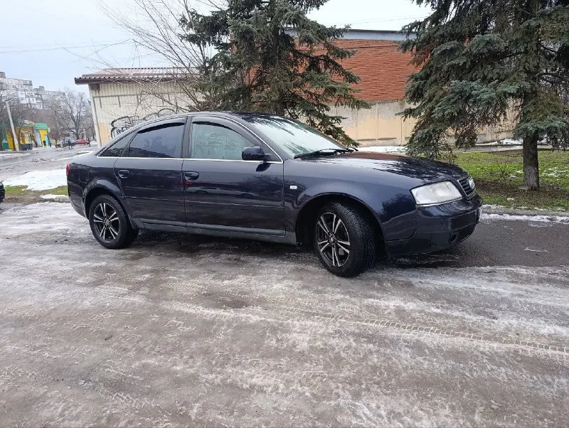 Продам audi a6 c5 на бодром ходу, обслужен по регламенту, (180 регион) любой вид оформления, цена в рублях 455 тыс рублей, двигатель 2.4 v6 бензин. двс после кап ремонта, работает как часы. кпп включается четко. акб, новый, ходовка огонь, электрика исправна. кузов оцинкован, днище и пороги супер, тонирована, зашумлена, стоят литые диски r 16 на отличной зимней резине. салон кожаный, потолок алькантара. оснащена, центральный замок, защита от детей. гур, серво руль регулируется в двух плоскостях. abs, asr, 4 airbag, задний парктроник, корректор фар. эл привод багажника, 4 эл стеклоподъёмника, 2-х зонный климат-контроль. эл регулировка зеркал, обогрев заднего стекла. эл привод передних сидений с широким диапазоном настроек. линзованая оптика. магнитола с usb и aux разъёмами, акустика bose, остальные вопросы по телефону +79494525644 📲 tg: олечка 📞 звоните: +7(949)4525644 - фотография - 3