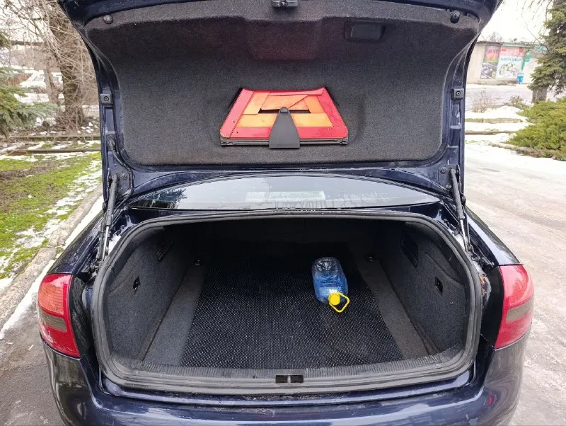 Продам audi a6 c5 на бодром ходу, обслужен по регламенту, (180 регион) любой вид оформления, цена в рублях 455 тыс рублей, двигатель 2.4 v6 бензин. двс после кап ремонта, работает как часы. кпп включается четко. акб, новый, ходовка огонь, электрика исправна. кузов оцинкован, днище и пороги супер, тонирована, зашумлена, стоят литые диски r 16 на отличной зимней резине. салон кожаный, потолок алькантара. оснащена, центральный замок, защита от детей. гур, серво руль регулируется в двух плоскостях. abs, asr, 4 airbag, задний парктроник, корректор фар. эл привод багажника, 4 эл стеклоподъёмника, 2-х зонный климат-контроль. эл регулировка зеркал, обогрев заднего стекла. эл привод передних сидений с широким диапазоном настроек. линзованая оптика. магнитола с usb и aux разъёмами, акустика bose, остальные вопросы по телефону +79494525644 📲 tg: олечка 📞 звоните: +7(949)4525644 - фотография - 5