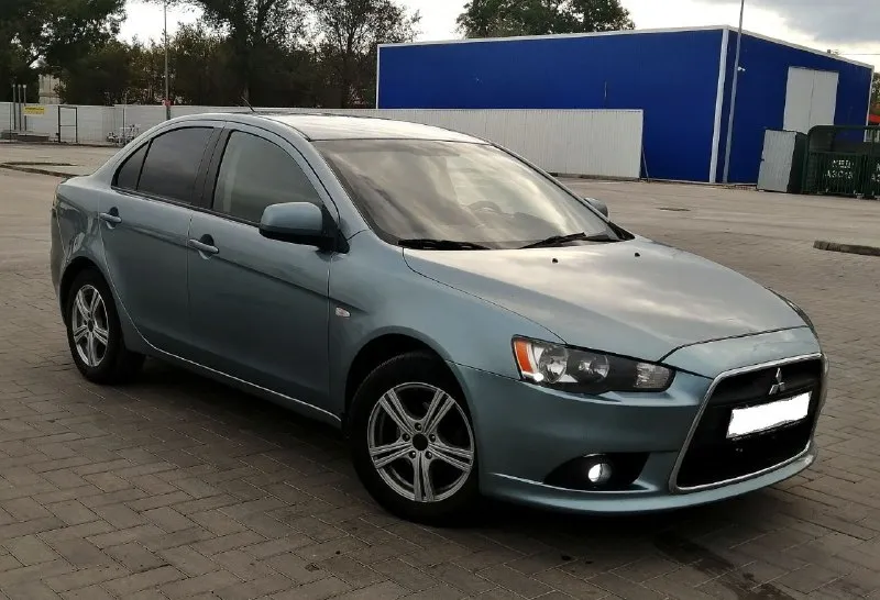 Mitsubishi lancer х 2011 год выпуска, рестайлинг !!! осмотр – донецк, макеевка. тел: +7978-555-77-28 миранда (telegram) цена – 685 000 ₽ по низу рынка, срочная продажа!!! не такси, не каршеринг, во владении у юрлиц никогда не была. стоит на учёте, техосмотр пройден. машина в хорошем рабочем состоянии. все расходники менялись вовремя по регламенту. на момент стоит новый аккумулятор, хорошая зимняя резина, ходовая в полном порядке. есть антикоррозийная обработка, обесшумлена. двигатель заводится без каких-либо проблем, работает ровно, не троит, не дымит. мкпп работает отлично, ошибок на приборной панели нет. отличная комплектация: кондиционер, бортовой компьютер, сенсорная магнитола, abs, esp, иммобилайзер, airbag, подогревы сидений (2 режима), сигнализация starline, подогрев зеркал и заднего стекла, гур, серворуль. торг присутствует, звоните всё обсудим - фотография - 2