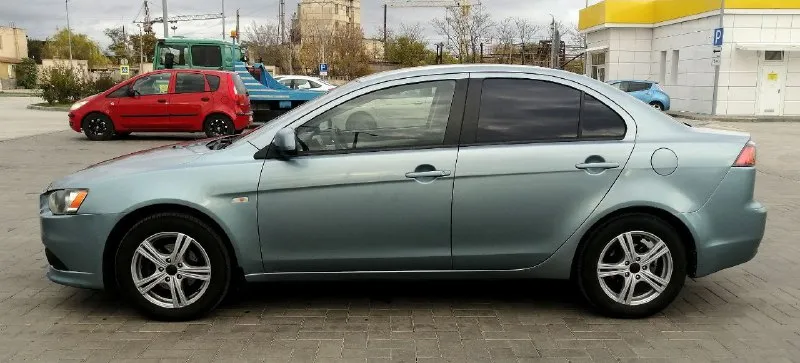 Mitsubishi lancer х 2011 год выпуска, рестайлинг !!! осмотр – донецк, макеевка. тел: +7978-555-77-28 миранда (telegram) цена – 685 000 ₽ по низу рынка, срочная продажа!!! не такси, не каршеринг, во владении у юрлиц никогда не была. стоит на учёте, техосмотр пройден. машина в хорошем рабочем состоянии. все расходники менялись вовремя по регламенту. на момент стоит новый аккумулятор, хорошая зимняя резина, ходовая в полном порядке. есть антикоррозийная обработка, обесшумлена. двигатель заводится без каких-либо проблем, работает ровно, не троит, не дымит. мкпп работает отлично, ошибок на приборной панели нет. отличная комплектация: кондиционер, бортовой компьютер, сенсорная магнитола, abs, esp, иммобилайзер, airbag, подогревы сидений (2 режима), сигнализация starline, подогрев зеркал и заднего стекла, гур, серворуль. торг присутствует, звоните всё обсудим - фотография - 7