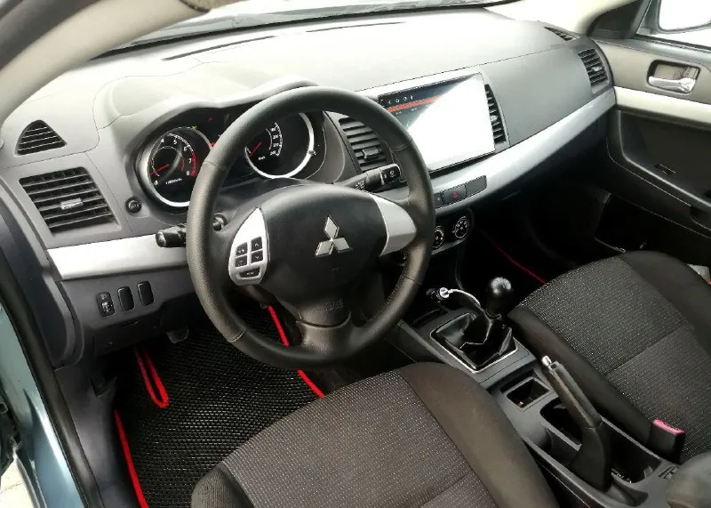 Mitsubishi lancer х 2011 год выпуска, рестайлинг !!! осмотр – донецк, макеевка. тел: +7978-555-77-28 миранда (telegram) цена – 685 000 ₽ по низу рынка, срочная продажа!!! не такси, не каршеринг, во владении у юрлиц никогда не была. стоит на учёте, техосмотр пройден. машина в хорошем рабочем состоянии. все расходники менялись вовремя по регламенту. на момент стоит новый аккумулятор, хорошая зимняя резина, ходовая в полном порядке. есть антикоррозийная обработка, обесшумлена. двигатель заводится без каких-либо проблем, работает ровно, не троит, не дымит. мкпп работает отлично, ошибок на приборной панели нет. отличная комплектация: кондиционер, бортовой компьютер, сенсорная магнитола, abs, esp, иммобилайзер, airbag, подогревы сидений (2 режима), сигнализация starline, подогрев зеркал и заднего стекла, гур, серворуль. торг присутствует, звоните всё обсудим - фотография - 9