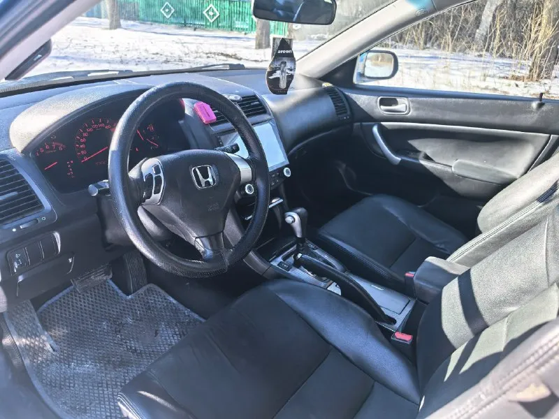 Продам honda accord 2004 г. в. , двигатель 2.0л 155 л. с. , коробка автомат. полный электропакет, двухзонный климат-контроль, mp3 dvd магнитола с навигацией, андроид тв. . авто в нормальном состоянии: двигатель и коробка работают нормально, салон чистый и опрятный, автомобиль на новой зимней резине, летние шины в комплекте. состояние авто на свою цену. находится в днр пригород г. шахтёрска. все вопросы по телефону +7949 377 28 10 или +7 951 837 80 86 ( телеграмм). цена 675 т. р. я собственник, любое переоформление! торг строго у капота! 📞 звоните: +7(949)3772810 - фотография - 4