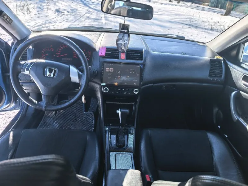 Продам honda accord 2004 г. в. , двигатель 2.0л 155 л. с. , коробка автомат. полный электропакет, двухзонный климат-контроль, mp3 dvd магнитола с навигацией, андроид тв. . авто в нормальном состоянии: двигатель и коробка работают нормально, салон чистый и опрятный, автомобиль на новой зимней резине, летние шины в комплекте. состояние авто на свою цену. находится в днр пригород г. шахтёрска. все вопросы по телефону +7949 377 28 10 или +7 951 837 80 86 ( телеграмм). цена 675 т. р. я собственник, любое переоформление! торг строго у капота! 📞 звоните: +7(949)3772810 - фотография - 5
