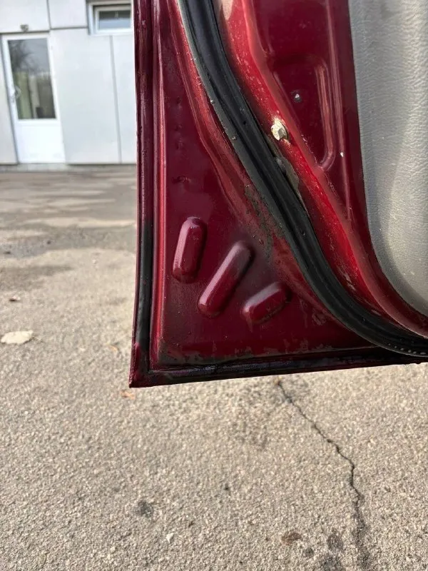 Продам chevrolet lanos 2008, пробег родной 180000, состояние хорошее машина не новая. стоит дорогой свет, максимальная комплектация sx, двигатель не троит, прошел то (масло свечи фильтра некоторые патрубки) за машиной следили, в такси не был. кондиционер, чехлы на сидениях. масло не ест антифриз не уходит нужно заменить дверную ручку отдам а комплекте. так же присутствует стабильный у всех ланосов белый дым, нужно смотреть выхлоп, не дороже 5000. новый аккумулятор, едет бодро коробка идеал без хрустов. по ходовке не стучит не бренчит не брякает рыжиков нет, бампера немного пострадавшие. цвет вишня, любые проверки за ваш счет 290₽ небольшой торг у авто +79493897964 +79493897964 - фотография - 6