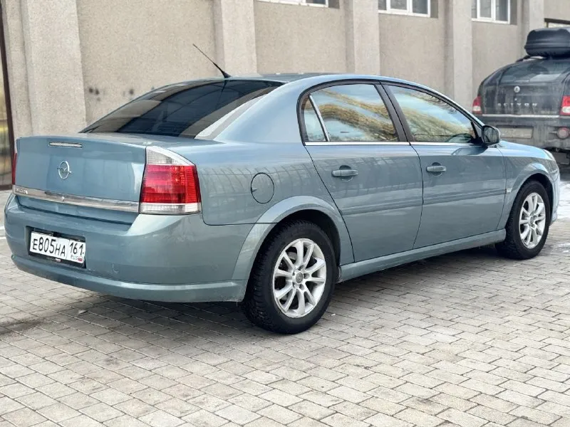 Продам автомобиль opel vectra c рестайлинг! двигатель 1.8л (140л. с) пробег - 220.000км родной! автомобиль в родном окрасе и прекрасном состоянии! документы в полном порядке, переоформление без проблем или дкп! отличное состояние, вложений не требует от слова совсем. двигатель работает отлично, не дымит, не троит! коробка в отличном состоянии, передачи не выбивают, не хрустят. ходовая отличная ! электрика работает в штатном режиме, все мелочи. установлена андроид магнитола, с блютузом и навигатором! камера заднего вида и т. д! на все другие ваши вопросы отвечу по телефону ! номер:+79490763198 номер:+79498228009 цена:560.000р (торг реальному покупателю) г. макеевка - фотография - 3
