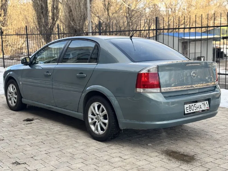 Продам автомобиль opel vectra c рестайлинг! двигатель 1.8л (140л. с) пробег - 220.000км родной! автомобиль в родном окрасе и прекрасном состоянии! документы в полном порядке, переоформление без проблем или дкп! отличное состояние, вложений не требует от слова совсем. двигатель работает отлично, не дымит, не троит! коробка в отличном состоянии, передачи не выбивают, не хрустят. ходовая отличная ! электрика работает в штатном режиме, все мелочи. установлена андроид магнитола, с блютузом и навигатором! камера заднего вида и т. д! на все другие ваши вопросы отвечу по телефону ! номер:+79490763198 номер:+79498228009 цена:560.000р (торг реальному покупателю) г. макеевка - фотография - 4