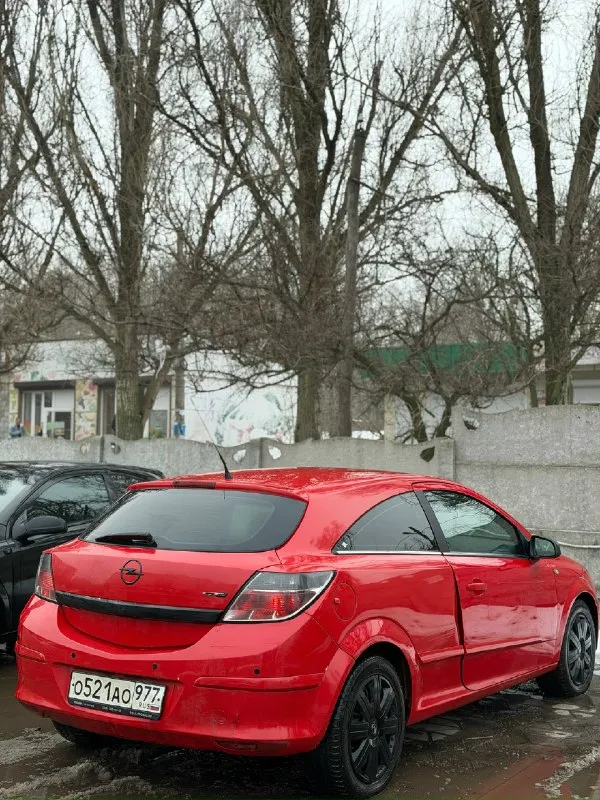 Opel astra h gtc год выпуска: 2006 двигатель: 1,8 л, бензин коробка передач: автомат (гидротрансформатор) комплектация: cosmo состояние: двигатель работает ровно, не дымит, не троит, тяга в норме. коробка передач переключает без пинков, нареканий нет. по кузову есть незначительные моменты. автомобиль технически полностью исправен и обслужен. юридически чист (без штрафов и запретов). переоформление без проблем оборудование и опции: 2 стеклоподъёмника; климат‑контроль; кондиционер; центральный замок; электрорегулировка зеркал; датчик света; датчик дождя; мультируль (бортовой компьютер); подушки безопасности; обогрев заднего стекла; обогрев сидений. парктроники цена: 440 000 рублей (возможен хороший торг). +7949 378 1818 📞 звоните: +7(949)3781818 - фотография - 5