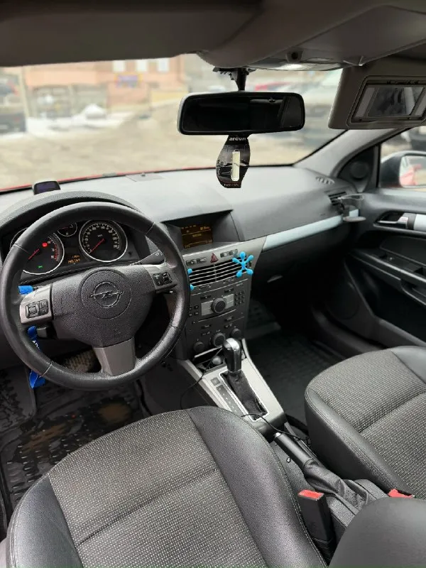 Opel astra h gtc год выпуска: 2006 двигатель: 1,8 л, бензин коробка передач: автомат (гидротрансформатор) комплектация: cosmo состояние: двигатель работает ровно, не дымит, не троит, тяга в норме. коробка передач переключает без пинков, нареканий нет. по кузову есть незначительные моменты. автомобиль технически полностью исправен и обслужен. юридически чист (без штрафов и запретов). переоформление без проблем оборудование и опции: 2 стеклоподъёмника; климат‑контроль; кондиционер; центральный замок; электрорегулировка зеркал; датчик света; датчик дождя; мультируль (бортовой компьютер); подушки безопасности; обогрев заднего стекла; обогрев сидений. парктроники цена: 440 000 рублей (возможен хороший торг). +7949 378 1818 📞 звоните: +7(949)3781818 - фотография - 9