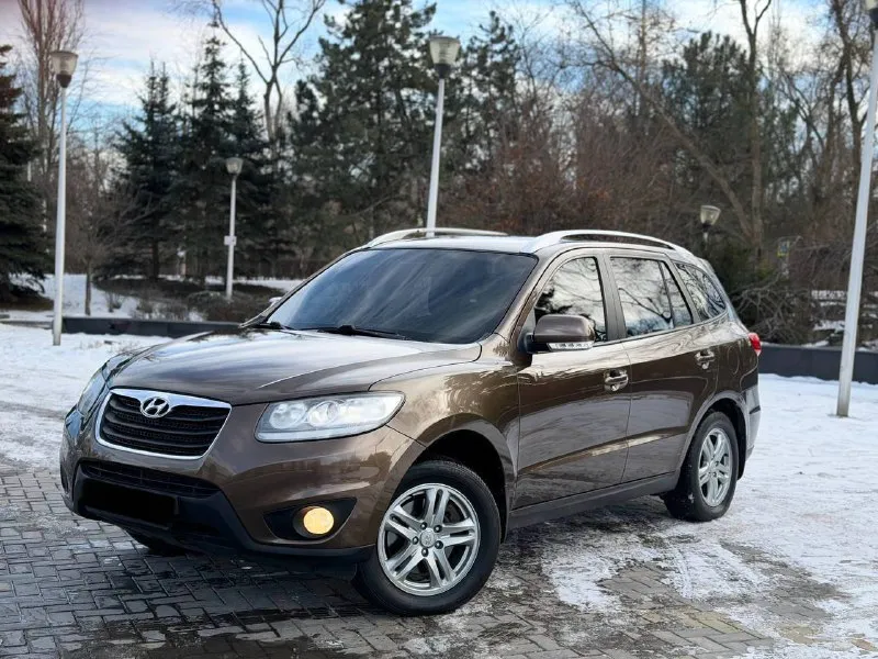 В продаже hyundai santa-fe 2012 года большой семейный автомобиль на бензиновом моторе 2.4 литра и полном приводе, полностью обслуженный. коробка работает безупречно вопросов к ней нет никаких. юридически абсолютно чистая, рассмотрю ваши предложения на обмен, а также возможна продажа в кредит! осмотр донецк цена: 1.250.000₽, торг быстрому покупателю! ☎️ +7 (949) 742-53-98 📞 звоните: +7(949)7425398 - фотография - 4