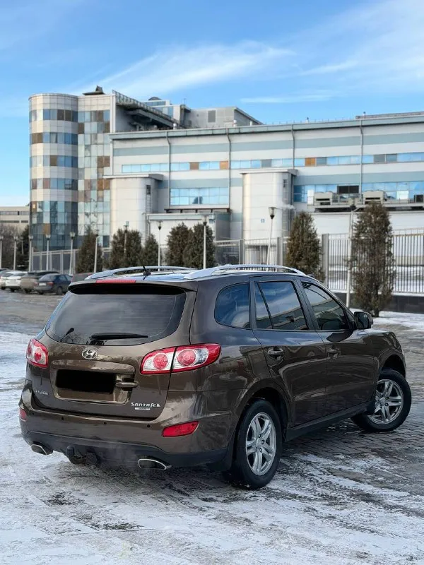 В продаже hyundai santa-fe 2012 года большой семейный автомобиль на бензиновом моторе 2.4 литра и полном приводе, полностью обслуженный. коробка работает безупречно вопросов к ней нет никаких. юридически абсолютно чистая, рассмотрю ваши предложения на обмен, а также возможна продажа в кредит! осмотр донецк цена: 1.250.000₽, торг быстрому покупателю! ☎️ +7 (949) 742-53-98 📞 звоните: +7(949)7425398 - фотография - 5