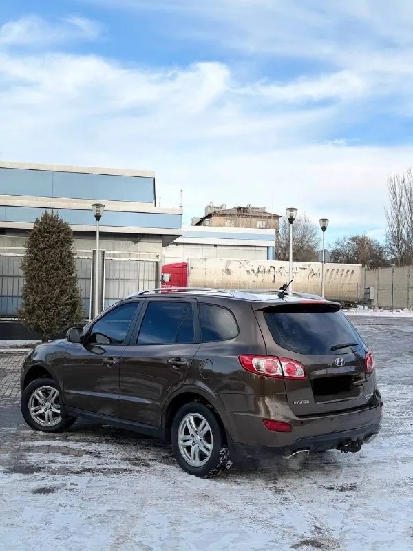 В продаже hyundai santa-fe 2012 года большой семейный автомобиль на бензиновом моторе 2.4 литра и полном приводе, полностью обслуженный. коробка работает безупречно вопросов к ней нет никаких. юридически абсолютно чистая, рассмотрю ваши предложения на обмен, а также возможна продажа в кредит! осмотр донецк цена: 1.250.000₽, торг быстрому покупателю! ☎️ +7 (949) 742-53-98 📞 звоните: +7(949)7425398 - фотография - 6