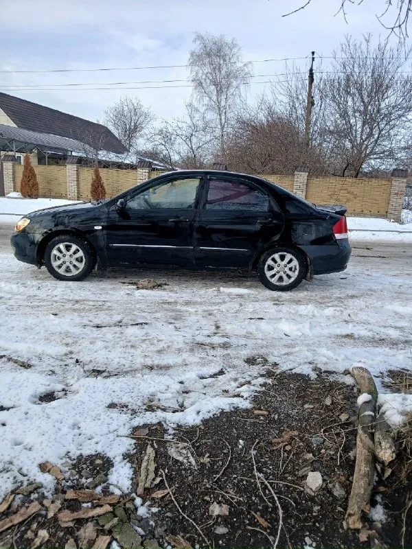 Продам kia церато еx, в максимальной комплектации, кондиционер, абс, гидроуселитель, стеклоподемники 4,обогрев стекла, сигнализация, центральный замок, камера для парковки, магнитола с навигацией, двигатель 1.6 16ти клоп, коробка 5,дисковые тормоза, ручник держит, состояние сел поехал, аком хороший, автомобиль для повседневного использования, не подводит, год 2007,дно не гнилое, цена 375тр торг при виде денег 89496421386. 📞 звоните: +7(949)6421386 - фотография - 4