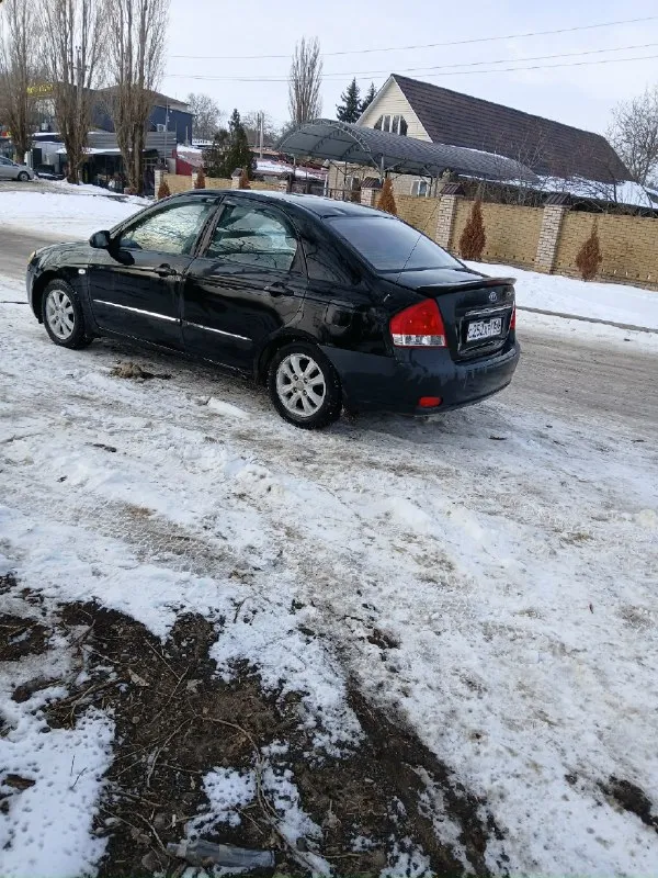 Продам kia церато еx, в максимальной комплектации, кондиционер, абс, гидроуселитель, стеклоподемники 4,обогрев стекла, сигнализация, центральный замок, камера для парковки, магнитола с навигацией, двигатель 1.6 16ти клоп, коробка 5,дисковые тормоза, ручник держит, состояние сел поехал, аком хороший, автомобиль для повседневного использования, не подводит, год 2007,дно не гнилое, цена 375тр торг при виде денег 89496421386. 📞 звоните: +7(949)6421386 - фотография - 5