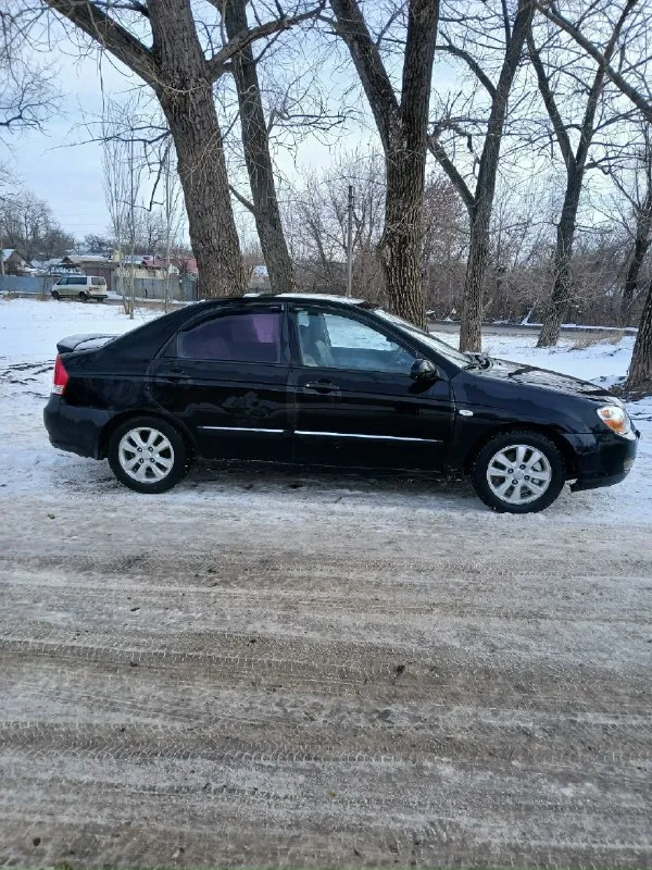 Продам kia церато еx, в максимальной комплектации, кондиционер, абс, гидроуселитель, стеклоподемники 4,обогрев стекла, сигнализация, центральный замок, камера для парковки, магнитола с навигацией, двигатель 1.6 16ти клоп, коробка 5,дисковые тормоза, ручник держит, состояние сел поехал, аком хороший, автомобиль для повседневного использования, не подводит, год 2007,дно не гнилое, цена 375тр торг при виде денег 89496421386. 📞 звоните: +7(949)6421386 - фотография - 7