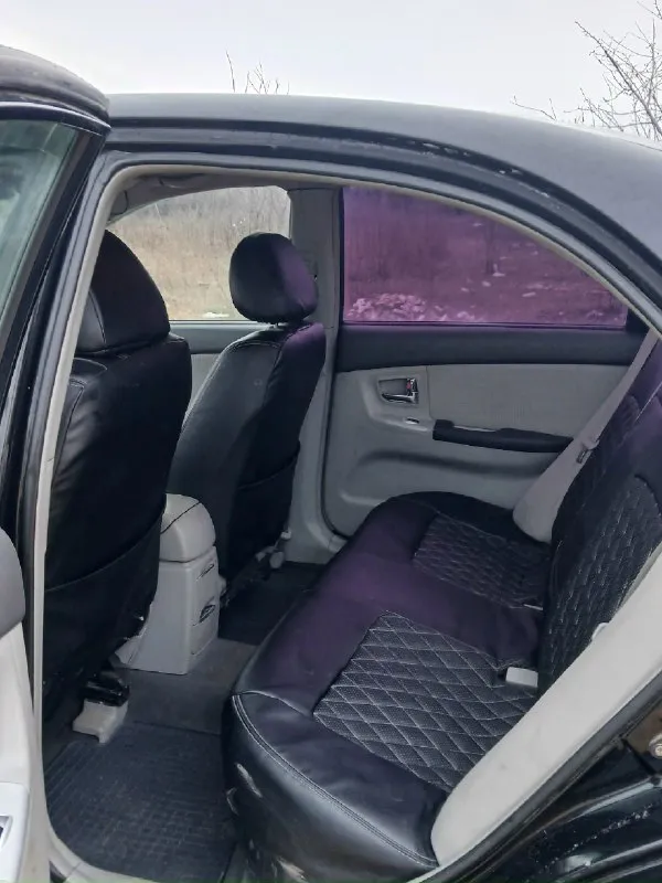 Продам kia церато еx, в максимальной комплектации, кондиционер, абс, гидроуселитель, стеклоподемники 4,обогрев стекла, сигнализация, центральный замок, камера для парковки, магнитола с навигацией, двигатель 1.6 16ти клоп, коробка 5,дисковые тормоза, ручник держит, состояние сел поехал, аком хороший, автомобиль для повседневного использования, не подводит, год 2007,дно не гнилое, цена 375тр торг при виде денег 89496421386. 📞 звоните: +7(949)6421386 - фотография - 9