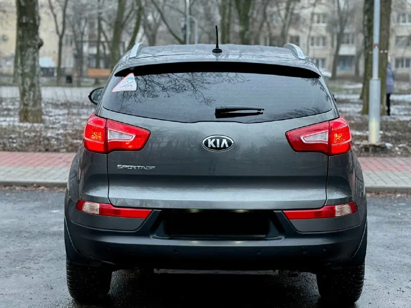 Kia sportage 2012 awd двигатель 2.0 бензин коробка обычный автомат пробег 121000 привод полный подключаемый автомобиль в отличном состоянии, ходовая в отличном состоянии, коробка переключает без пинков, привод работает, кузов целый без ржавчины и гнили. пред максимальная комплектация, есть все кроме панорамы:старт-стоп, без ключевой доступ, камера заднего вида, парктроники, ходовые огни, большой сенсорный монитор, эл зеркала с подогревом, обогрев переднего и заднего стекла, кожаный салон, помощь при спуске, круиз, климат двух зоный, датчики света и дождя и еще много чего. цена 1340000 возможен торг +79495035528 📞 🇷🇺 звоните: +79495035528 - фотография - 4